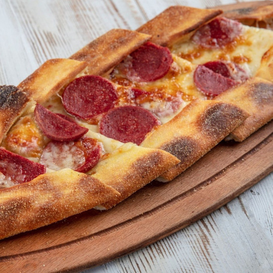 Sucuklu Pide