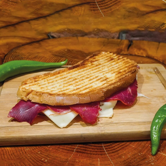 Pastırmalı Kaşarlı Tost