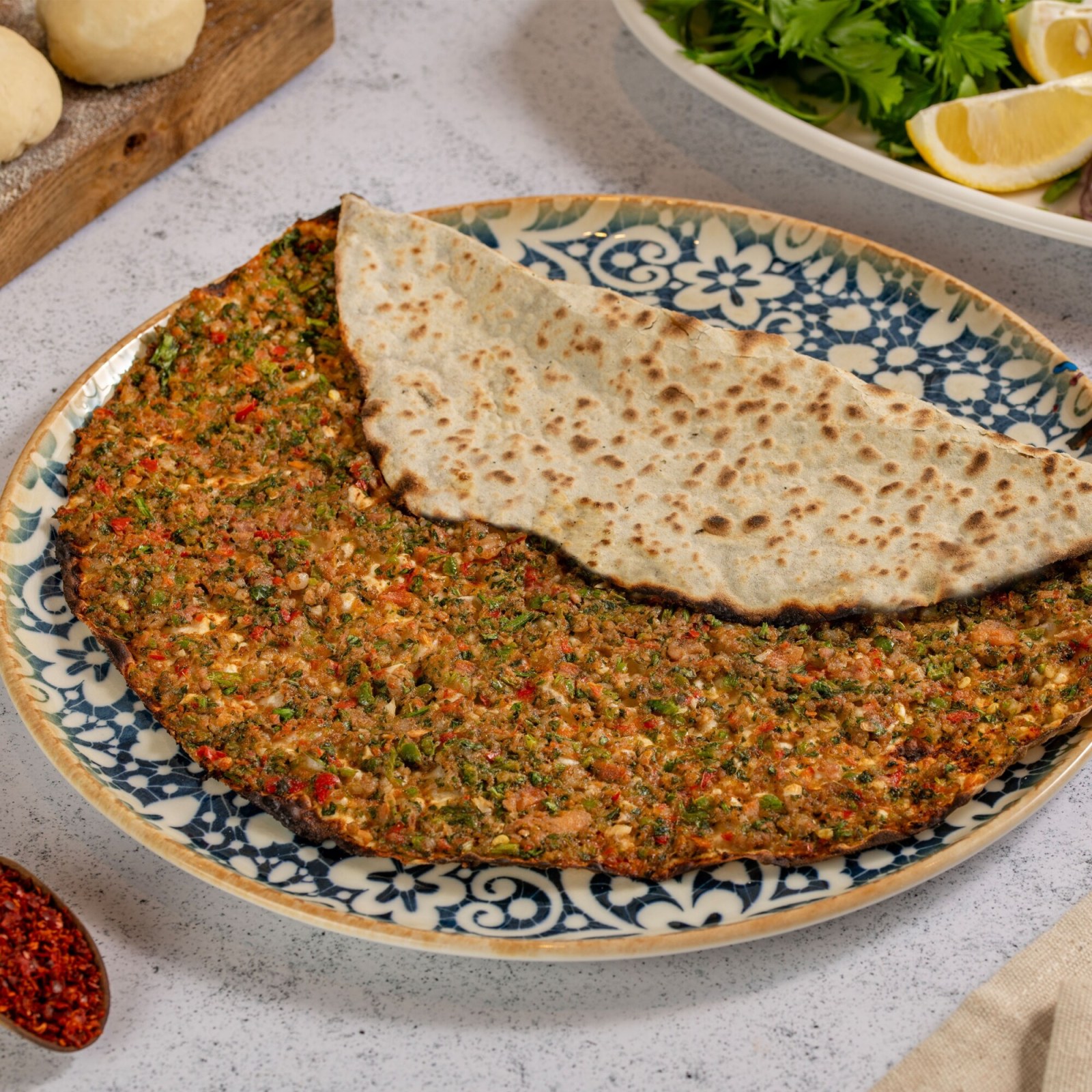 Sarımsaklı Antep Lahmacun