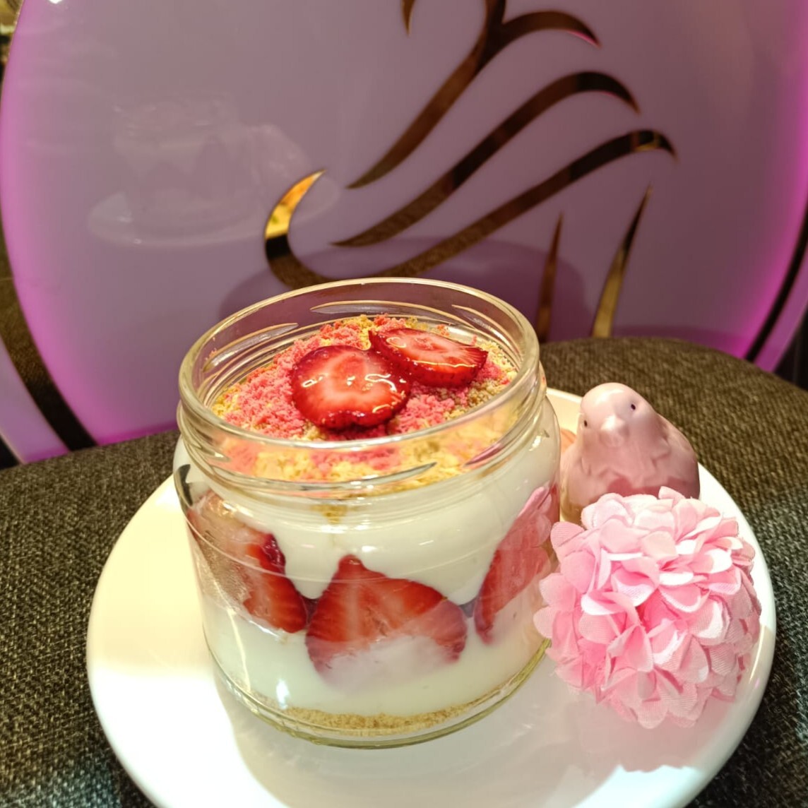 Çilekli Magnolia 330GR CAM KAVANOZ
