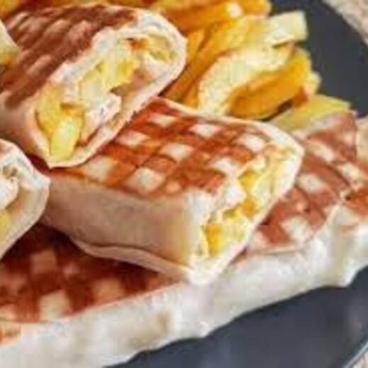 Parmak Patatesli Kaşarlı Tortilla Tost
