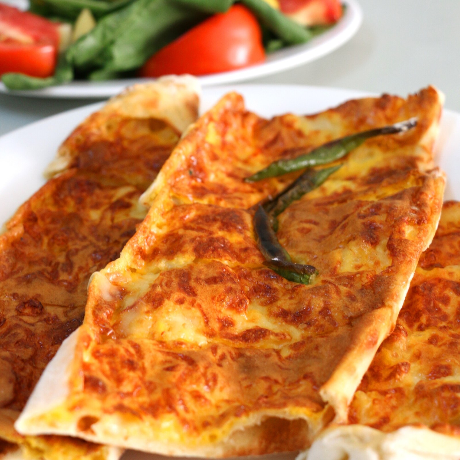 Kaşarlı Yumurtalı Pide