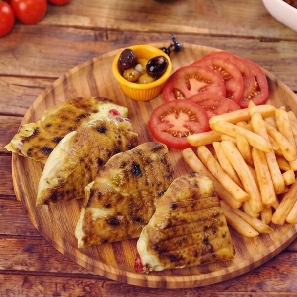 Kavurmalı Kaşarlı Tost