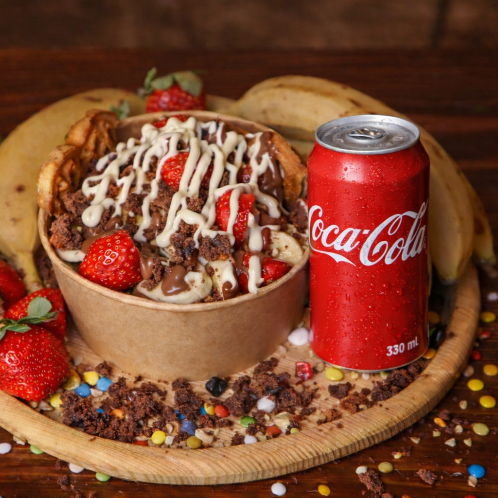 Double Klasik Beyaz Çikolatalı Bowl Waffle + 330 ml Coca-cola