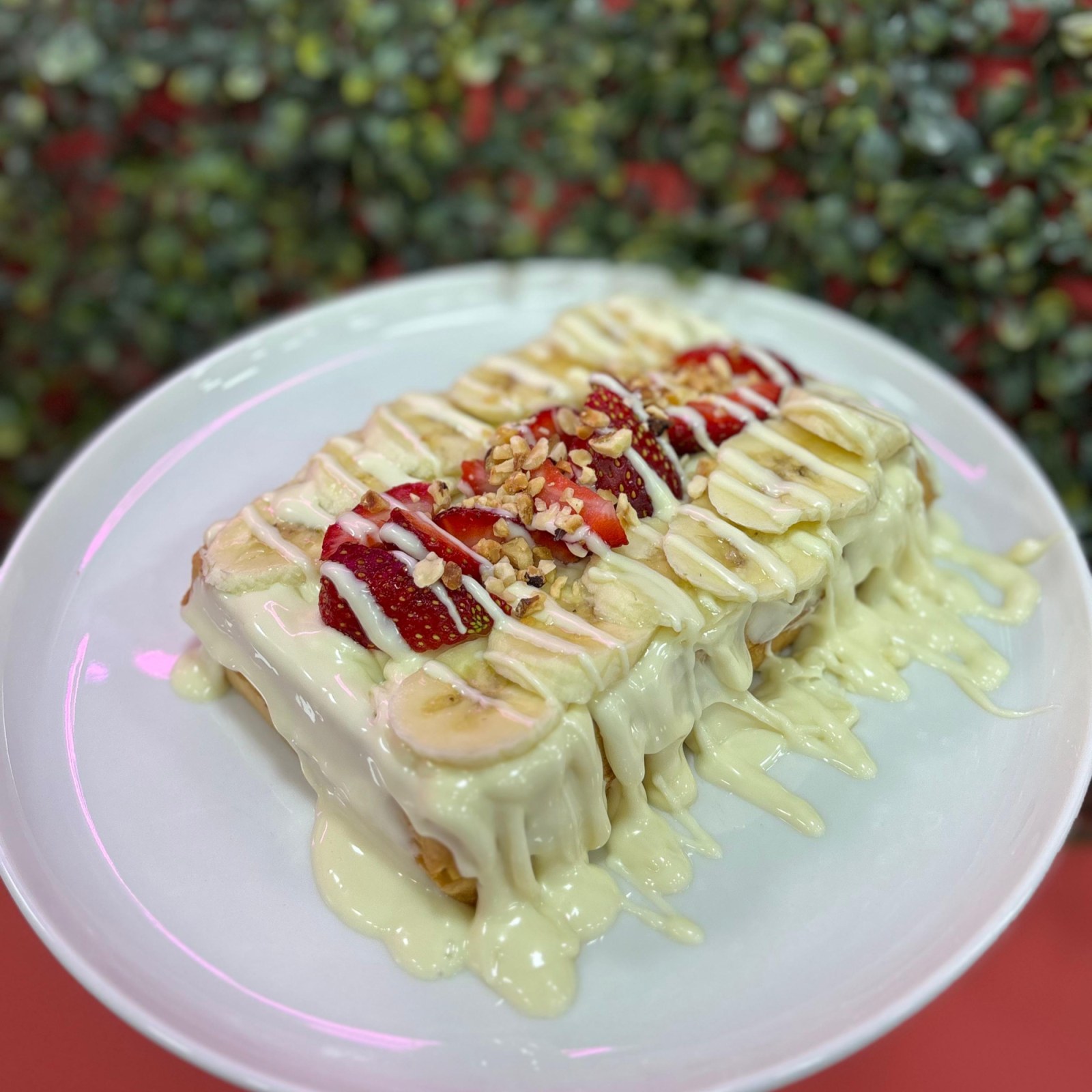 Beyaz Çikolatalı Muzlu Çilekli Waffle