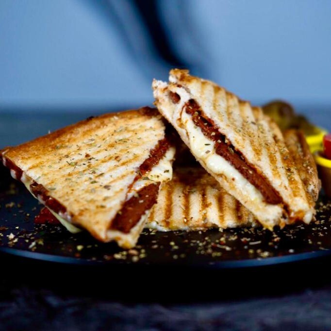 Sucuklu Kaşarlı Tost