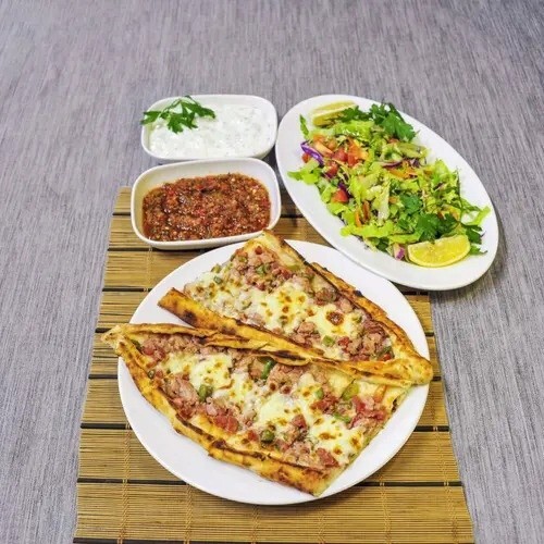 Kuşbaşılı Kaşarlı Pide