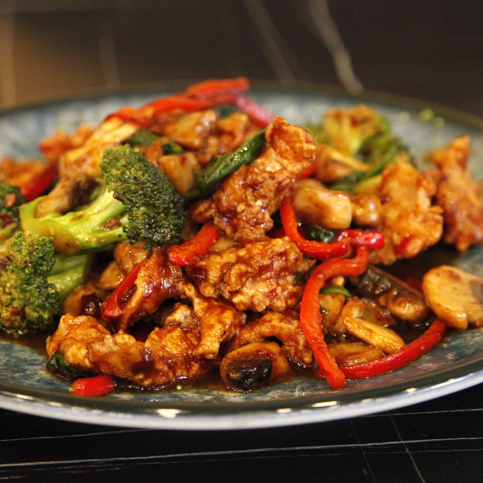 Köri Soslu Mantarlı Tavuk (Chicken with Mushrooms and Curry Sauce)