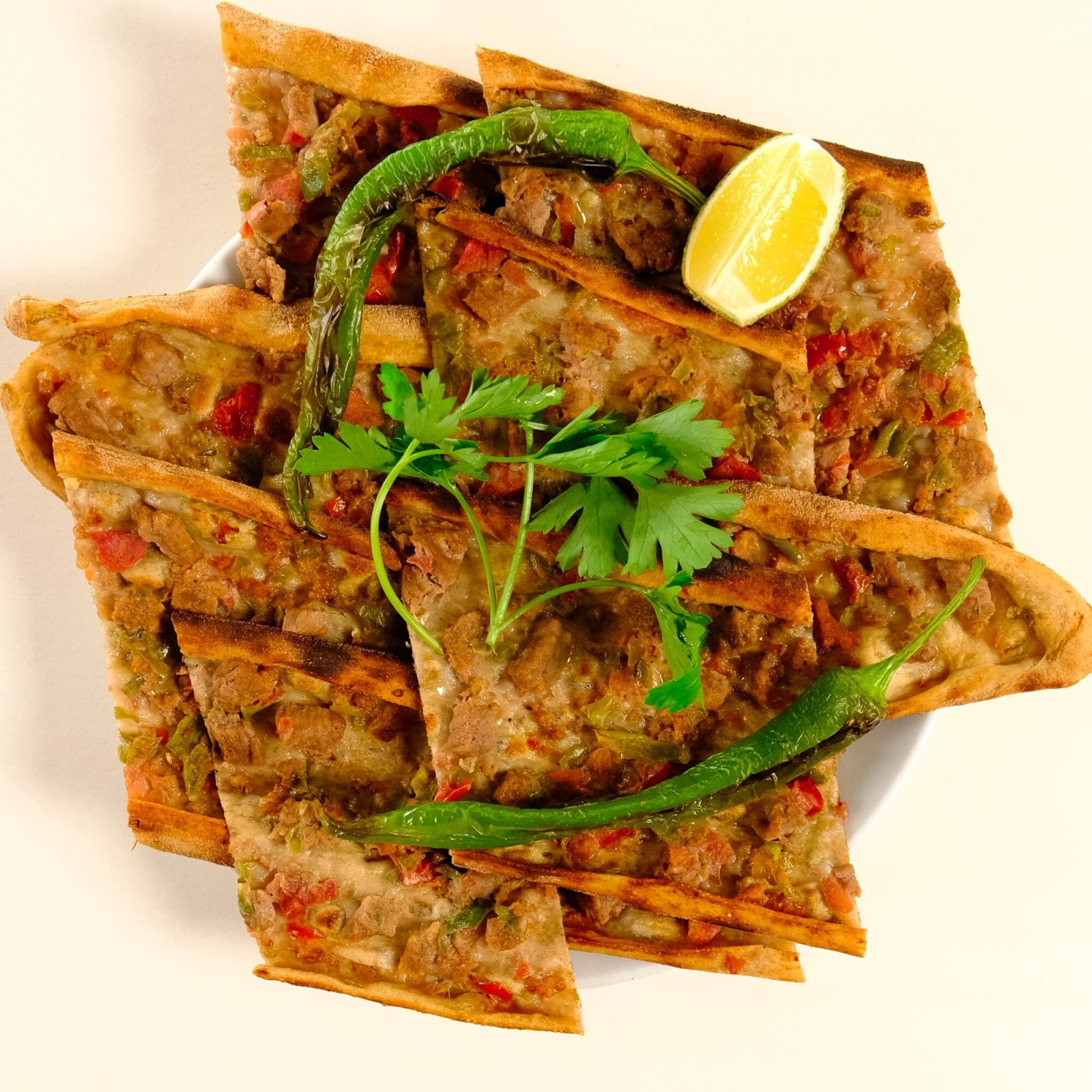 Kuşbaşılı Pide (Bıçak Arası)