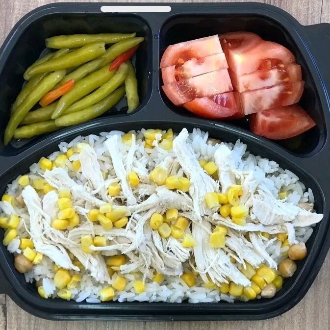 Mısırlı Tavuklu Pilav + Kola +Tatlı