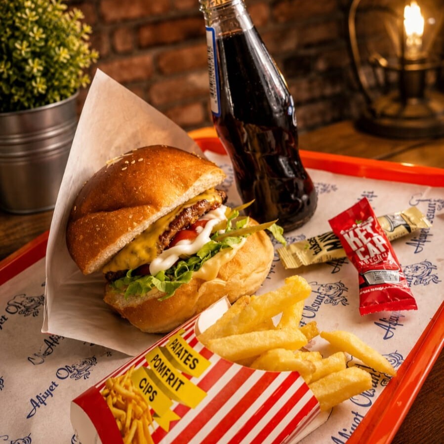 Özel soslu ızgara Hamburger Menü (90 gr)