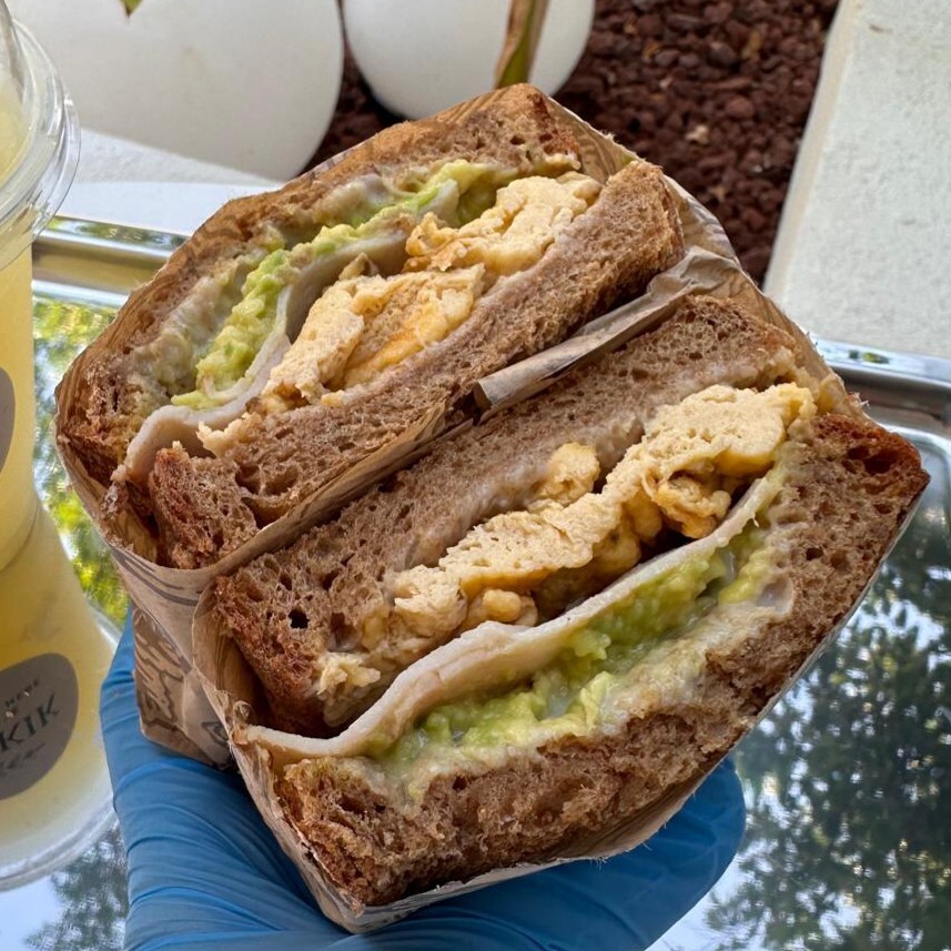 Avokadolu Tost