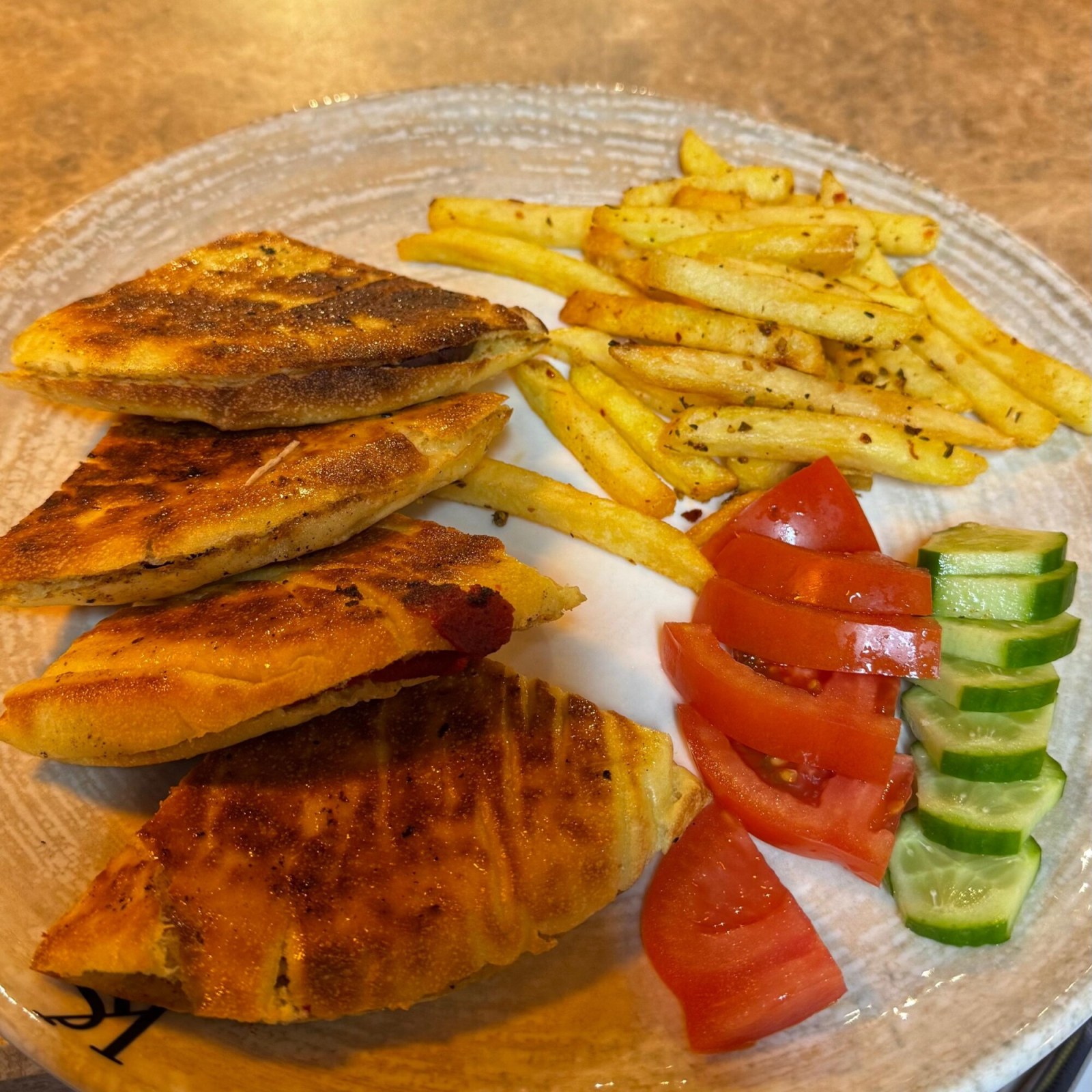 KARIŞIK BAZLAMA TOST + 330 Ml. Coca Cola