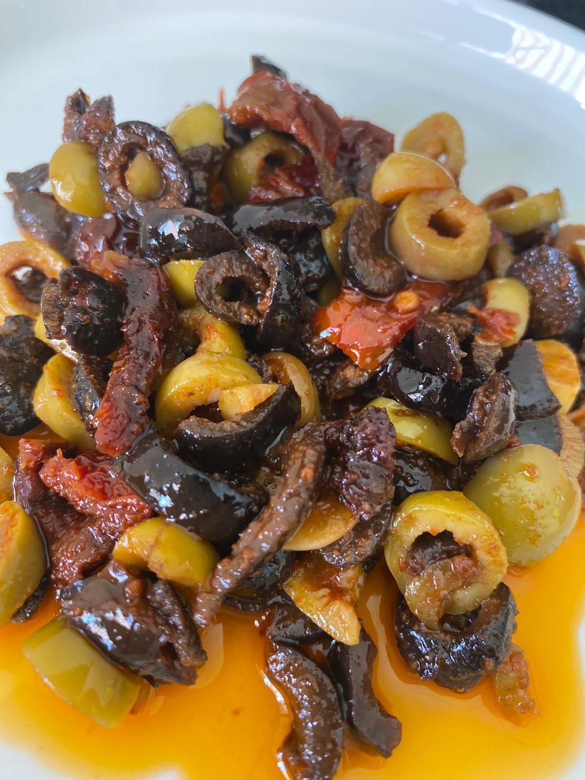 Zahterli Zeytin Salatası