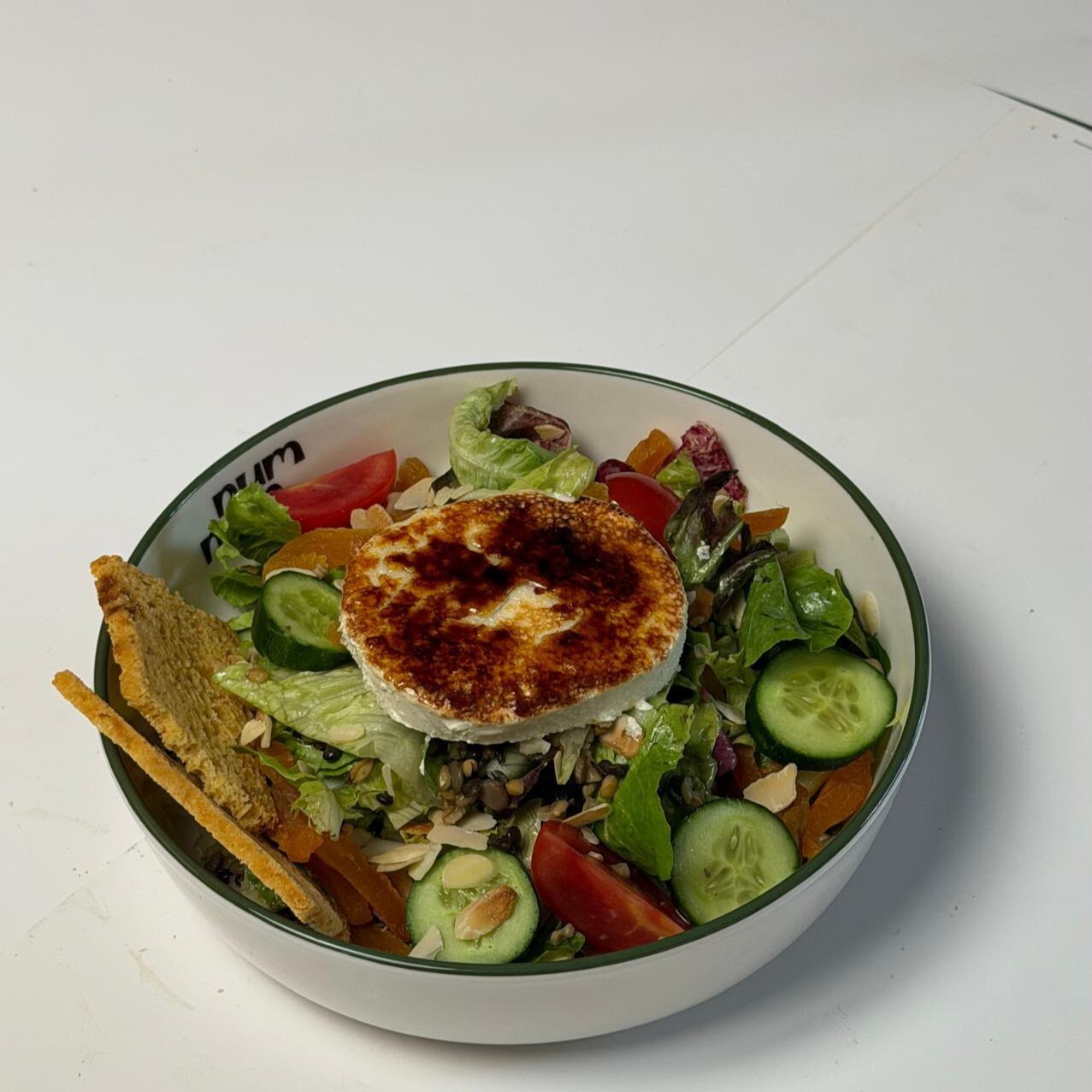 Karamelize Keçi Peynirli Salata