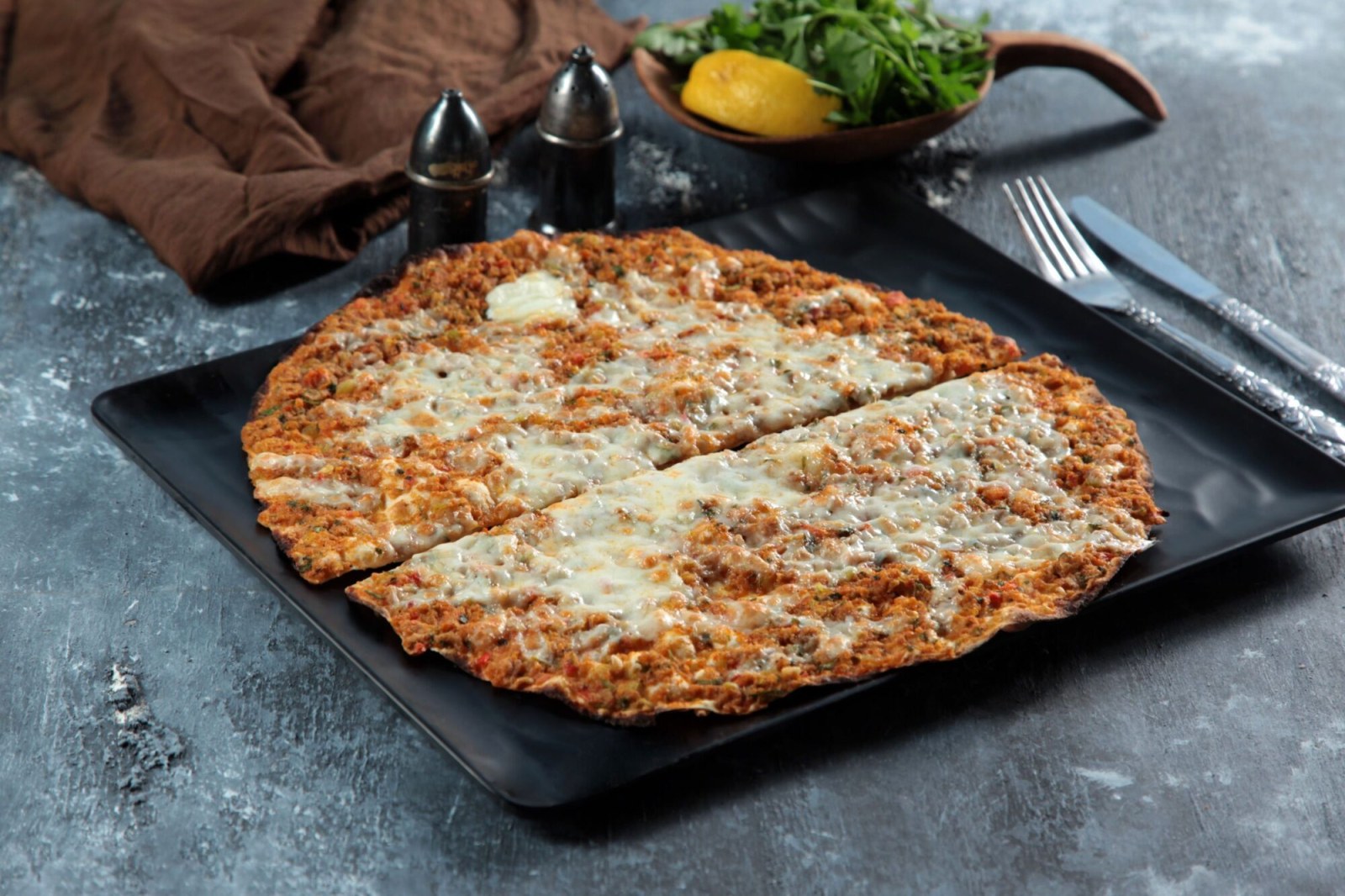 Kaşarlı Lahmacun