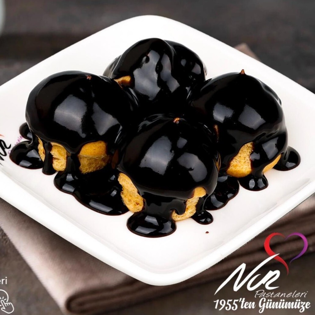1 Kg Profiterol + 2,5 Lt Coca Cola