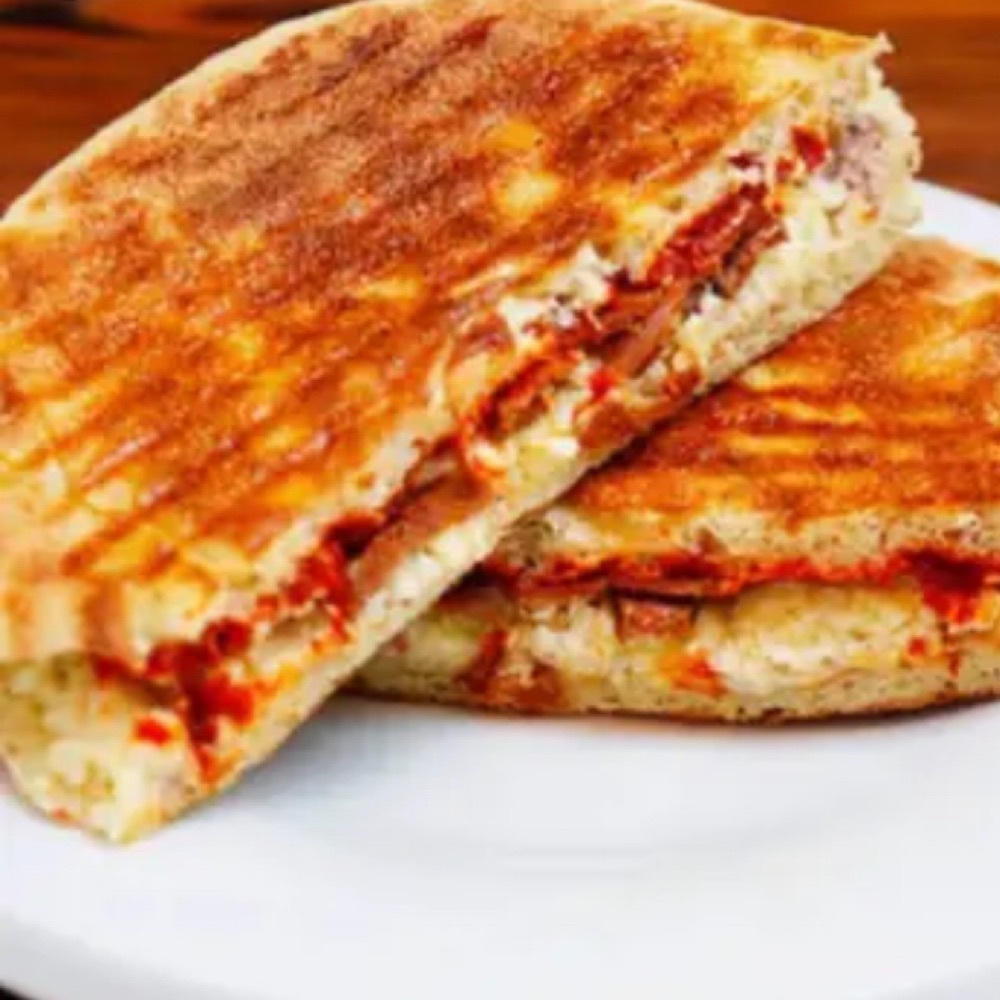 Bazlamalı karışık tost (yarım)