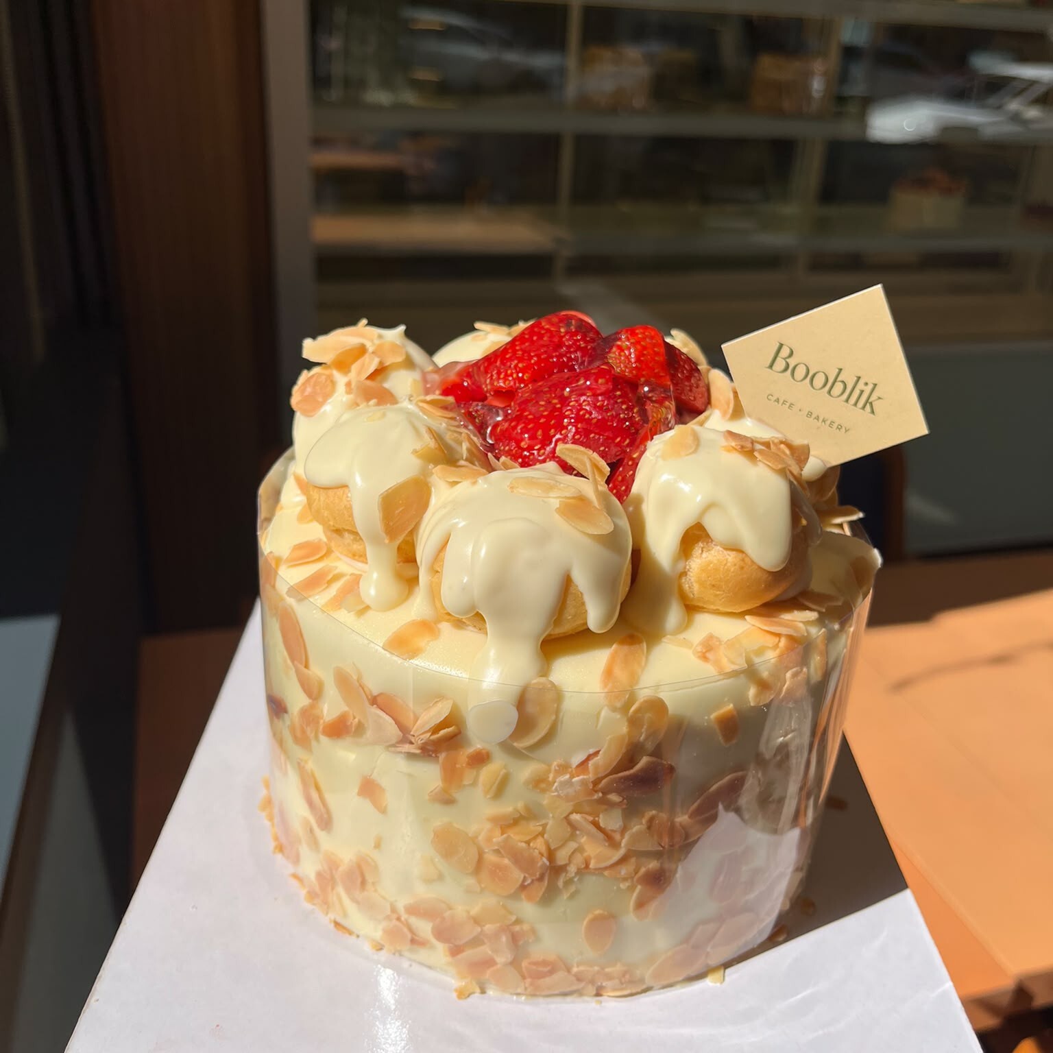 Çilekli Yaş Pasta (8 Kişilik)