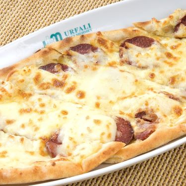 Sucuklu Kaşarlı Pide