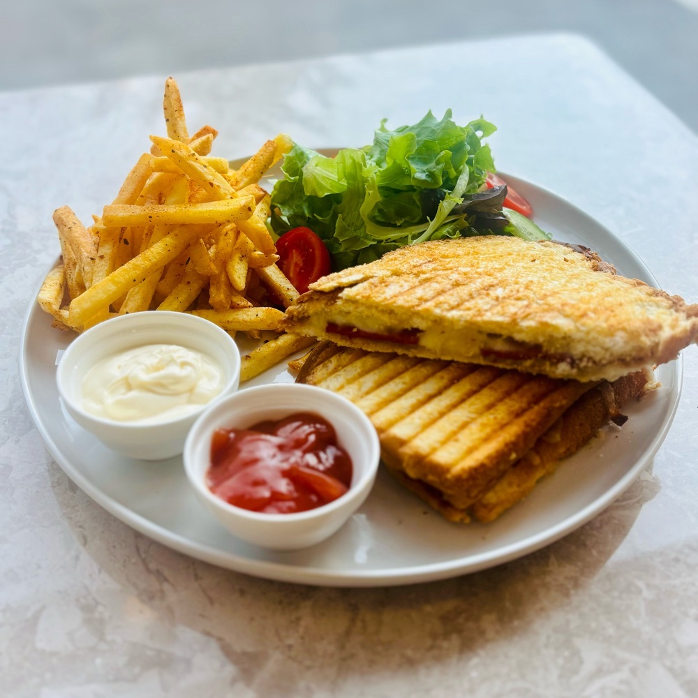 Kaşar Peynir + Sucuklu Tost
