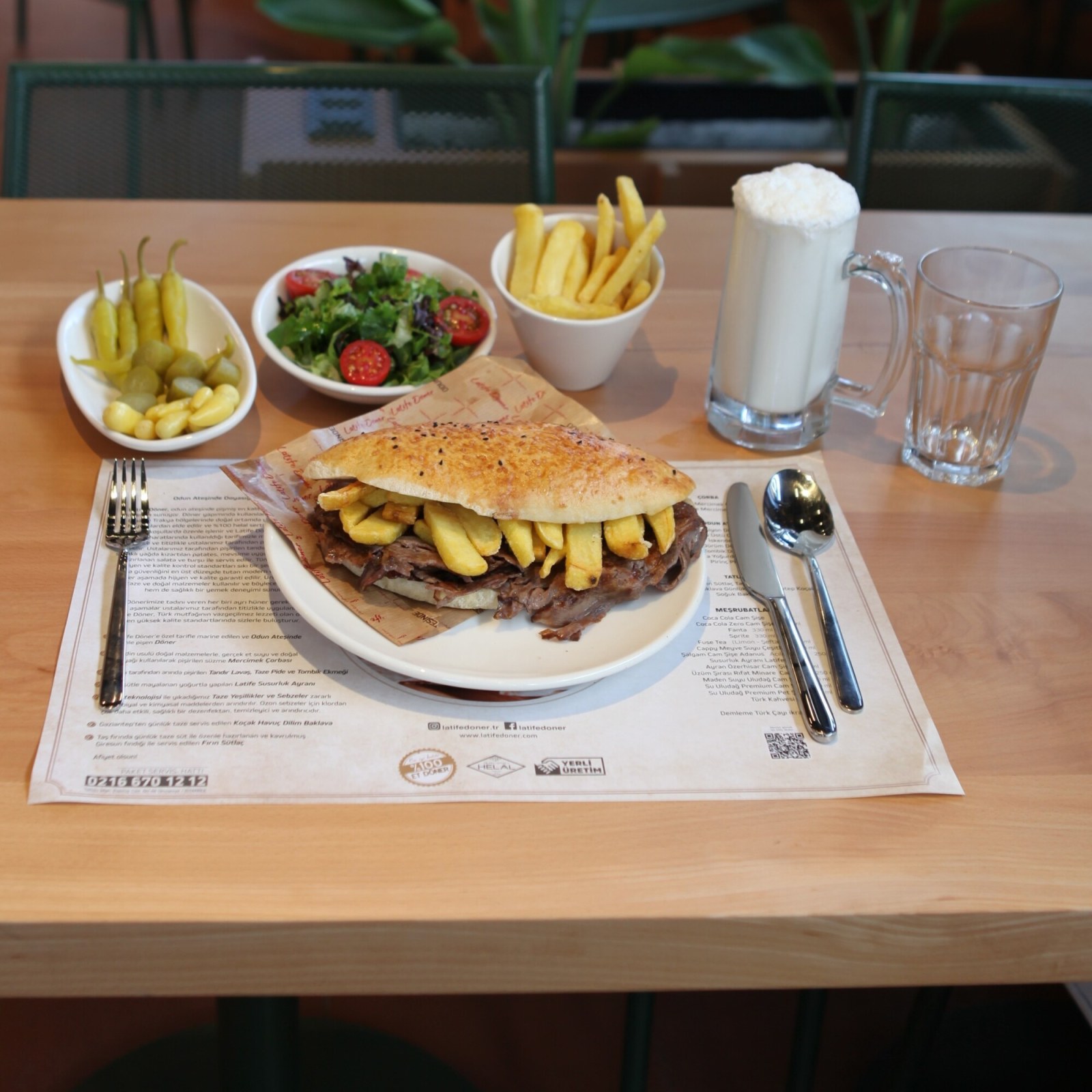 Tombik Ekmek Arası Döner ve Ayran