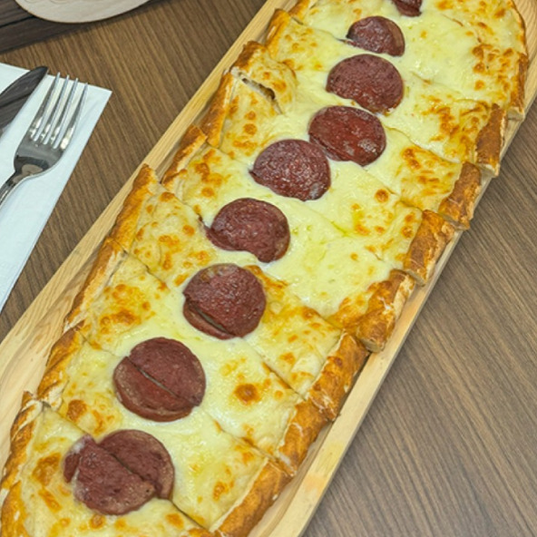 Sucuklu Kaşarlı Pide