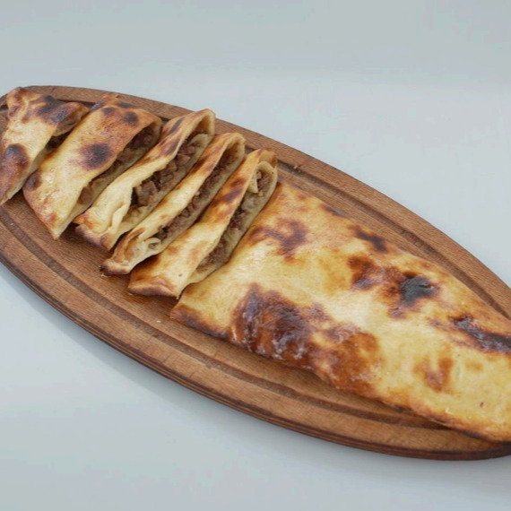 Kavurmalı Pide