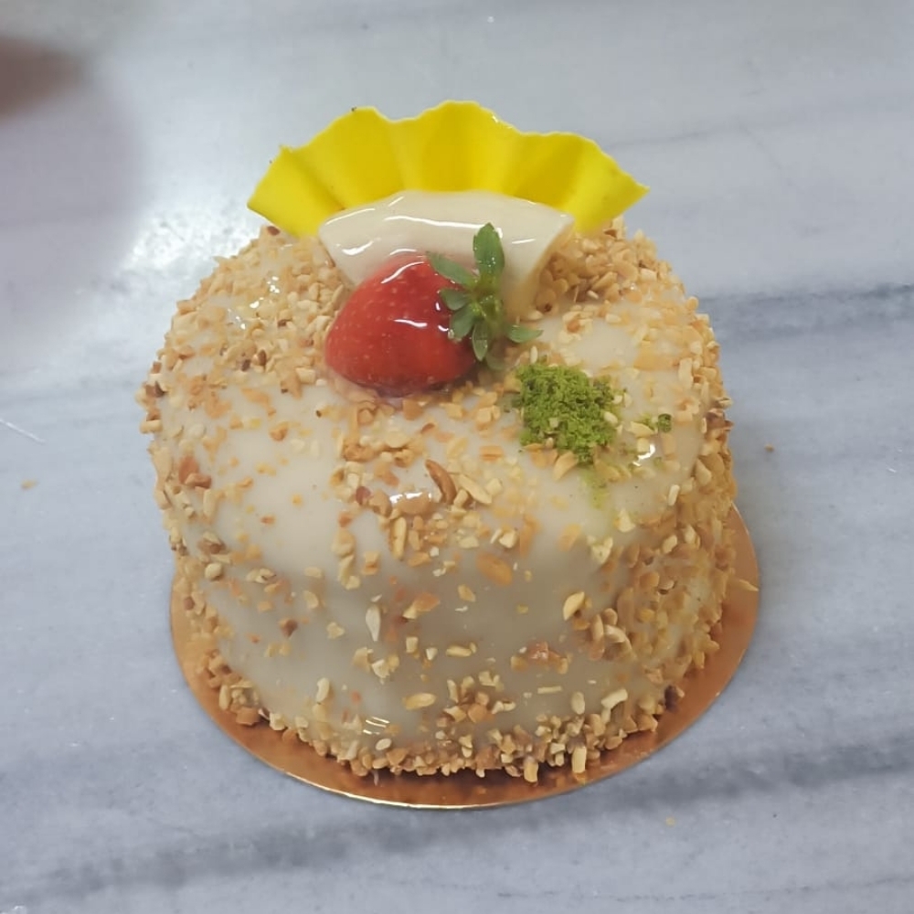 Muzlu Çilekli Ve Çikolatalı Pasta (4-6 Kişilik)