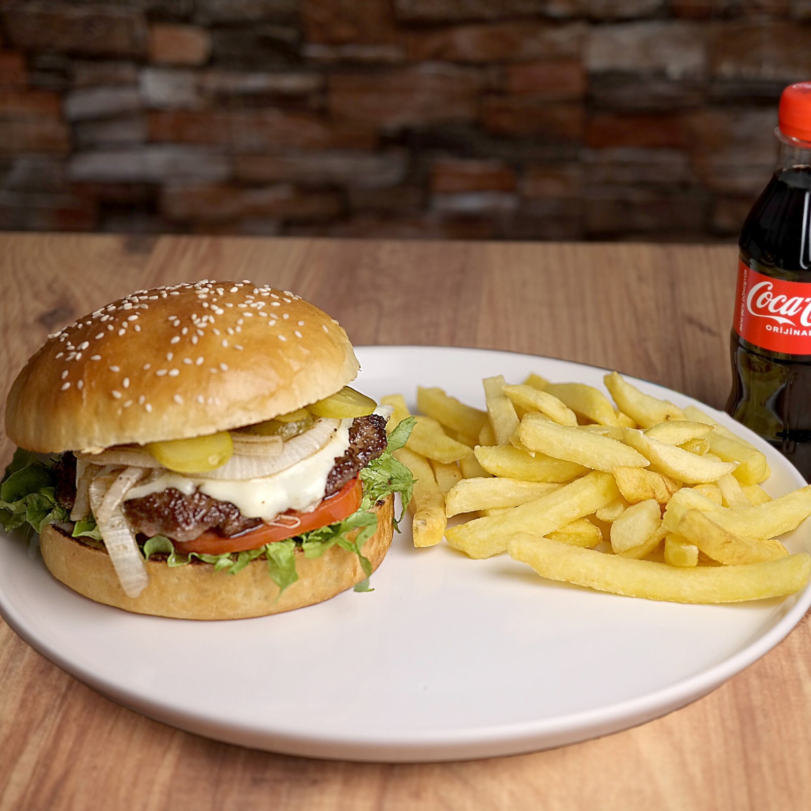 Red Burger Coca Cola Menü