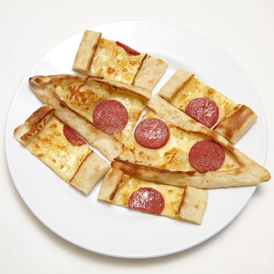 Sucuklu Kaşarlı Pide