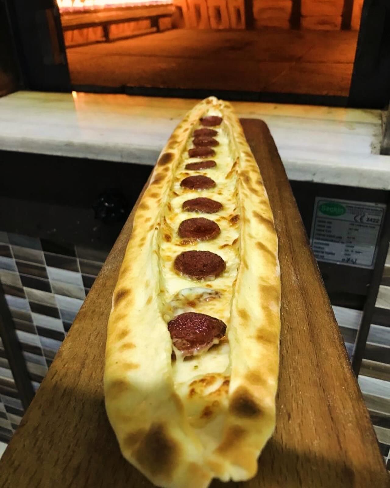 Sucuklu Kaşarlı Pide