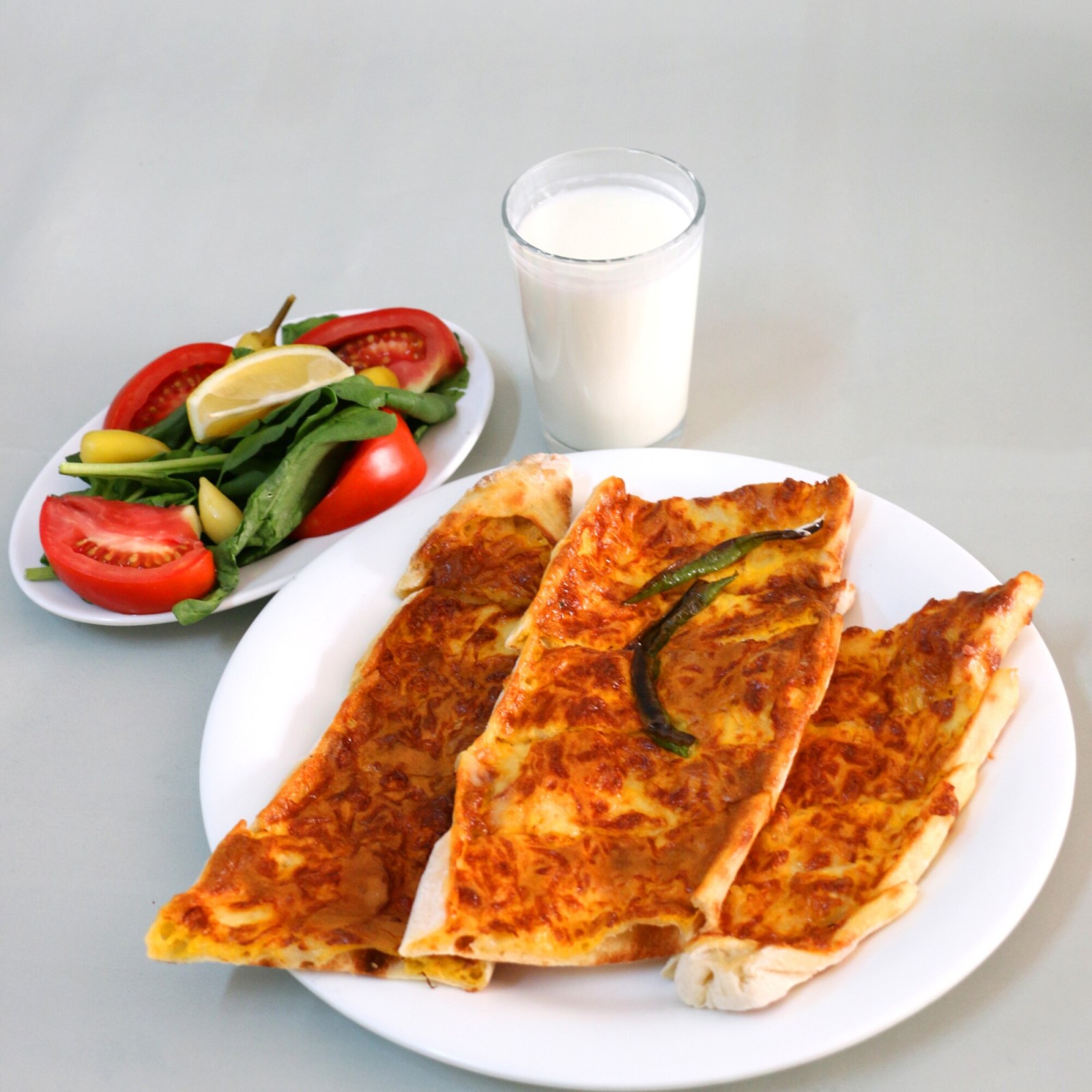 Kaşarlı Yumurtalı Pide Menü
