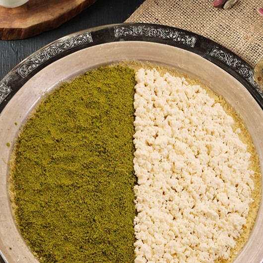 Yarı Peynirli Yarı Fıstıklı Künefe