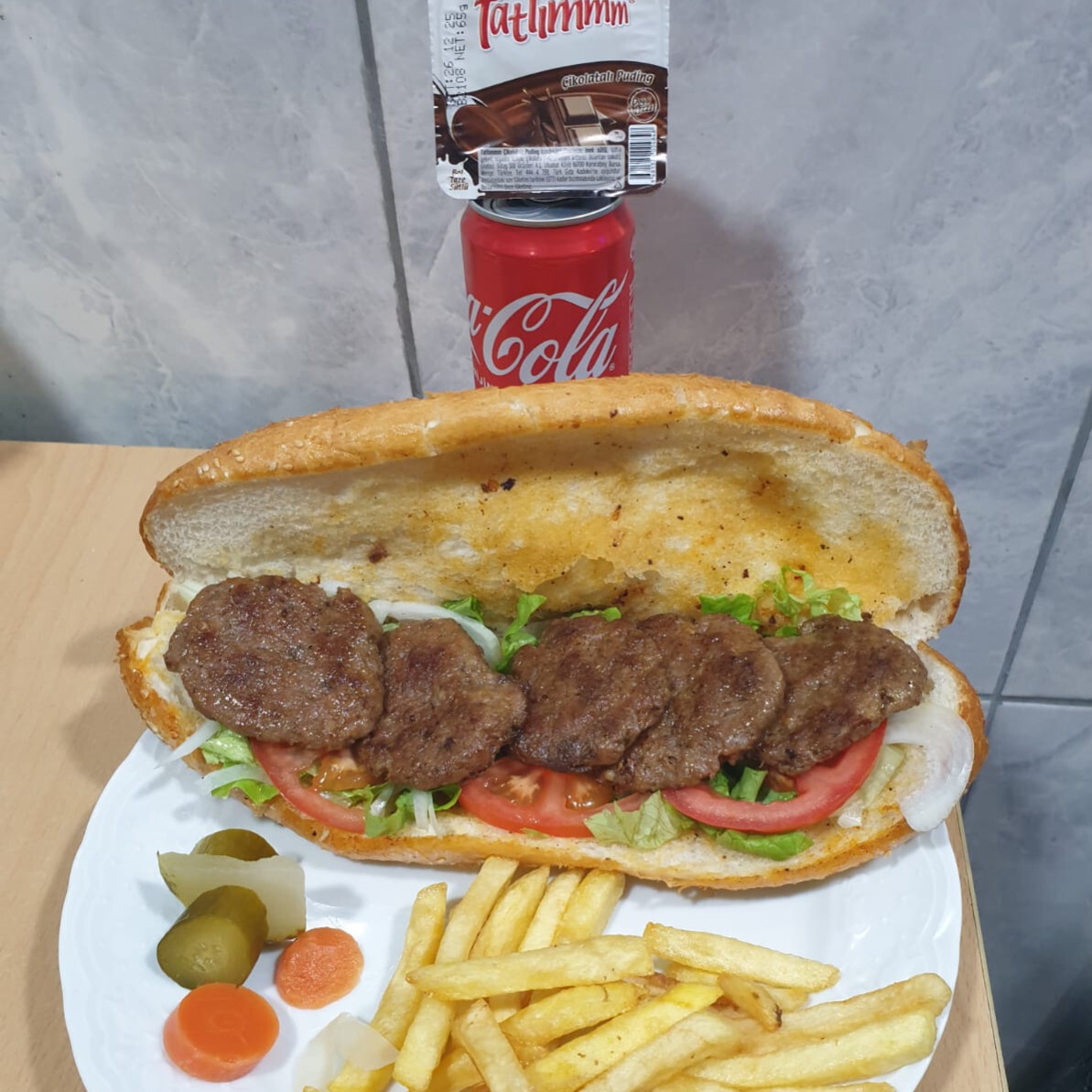 Ekmek Arası Köfte + Patates Kızartması + Kutu Kola 330 Ml + Sütaş Tatlım