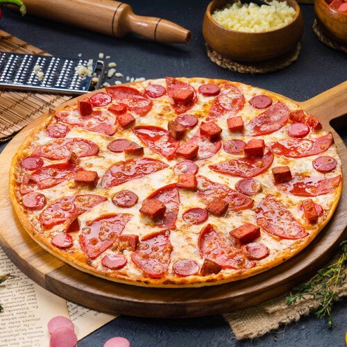 Süper Etli Pizza Şöleni(Orta Boy) Vip Line Sos Sucuklu Pastırmalı Jambonlu Salamlı Full Pizza