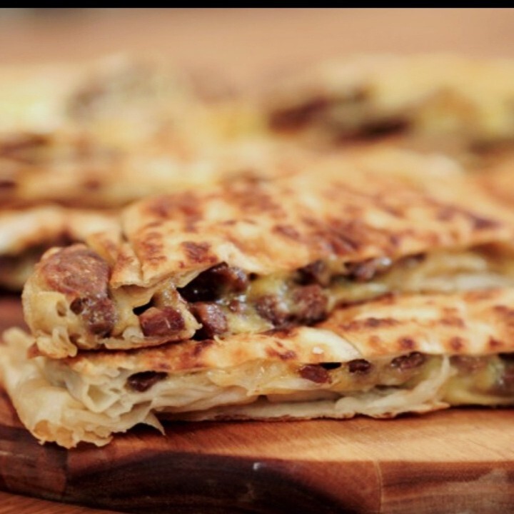 Kavurmalı Kaşarlı Yumurtalı Gözleme