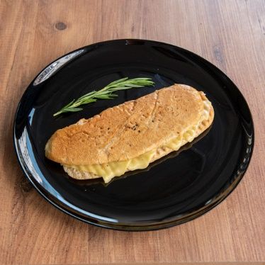 Yarım Kaşarlı Tost