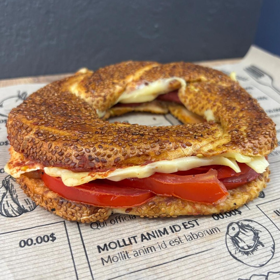 Salçalı Domatesli Karışık Simit Tost