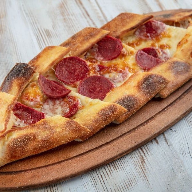 Kaşarlı Sucuklu Pide