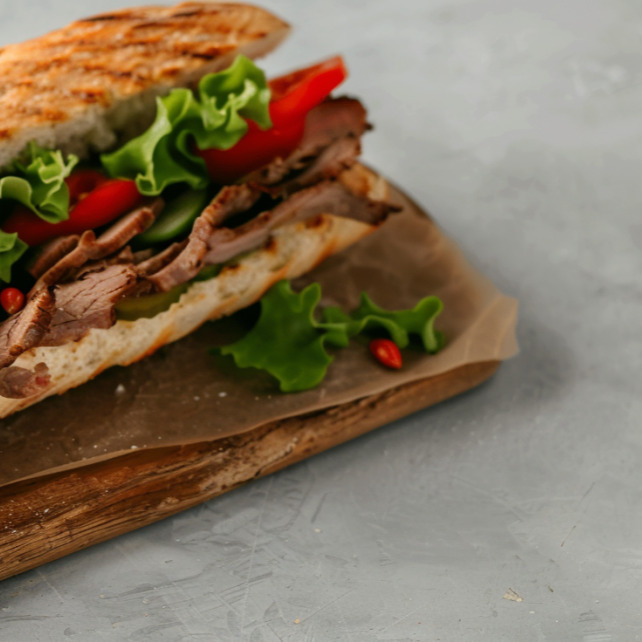 Üç Çeyrek Tavuk Döner