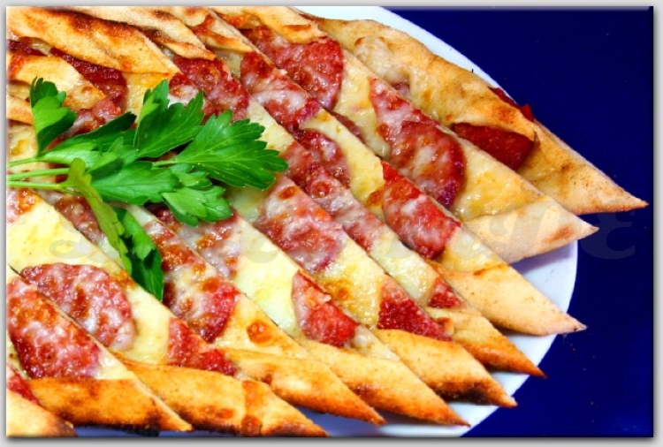 Sucuklu Kaşarlı Pide