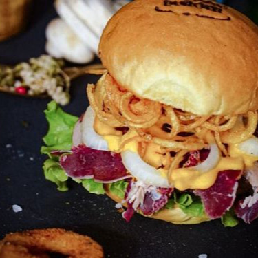 Pastrami Burger & Patates Kızartması & Soğan Halkası
