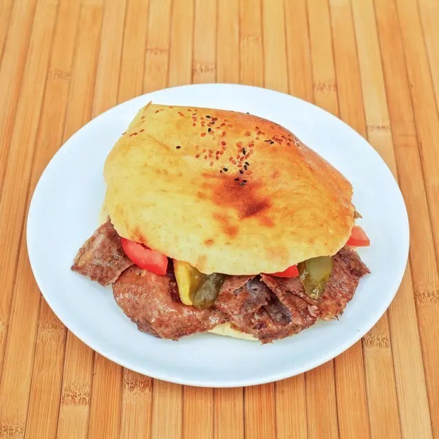 Pide Ekmeğine Et Döner