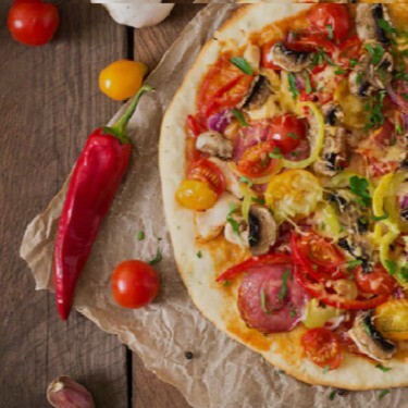 Karnaval Pizza Şöleni Vip Line Sos Domatesli Salamlı Mantarlı Gurme Pizza (Büyük Boy)