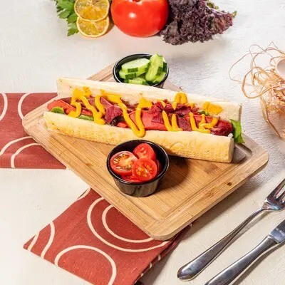Füme Et Sosisli Sandviç
