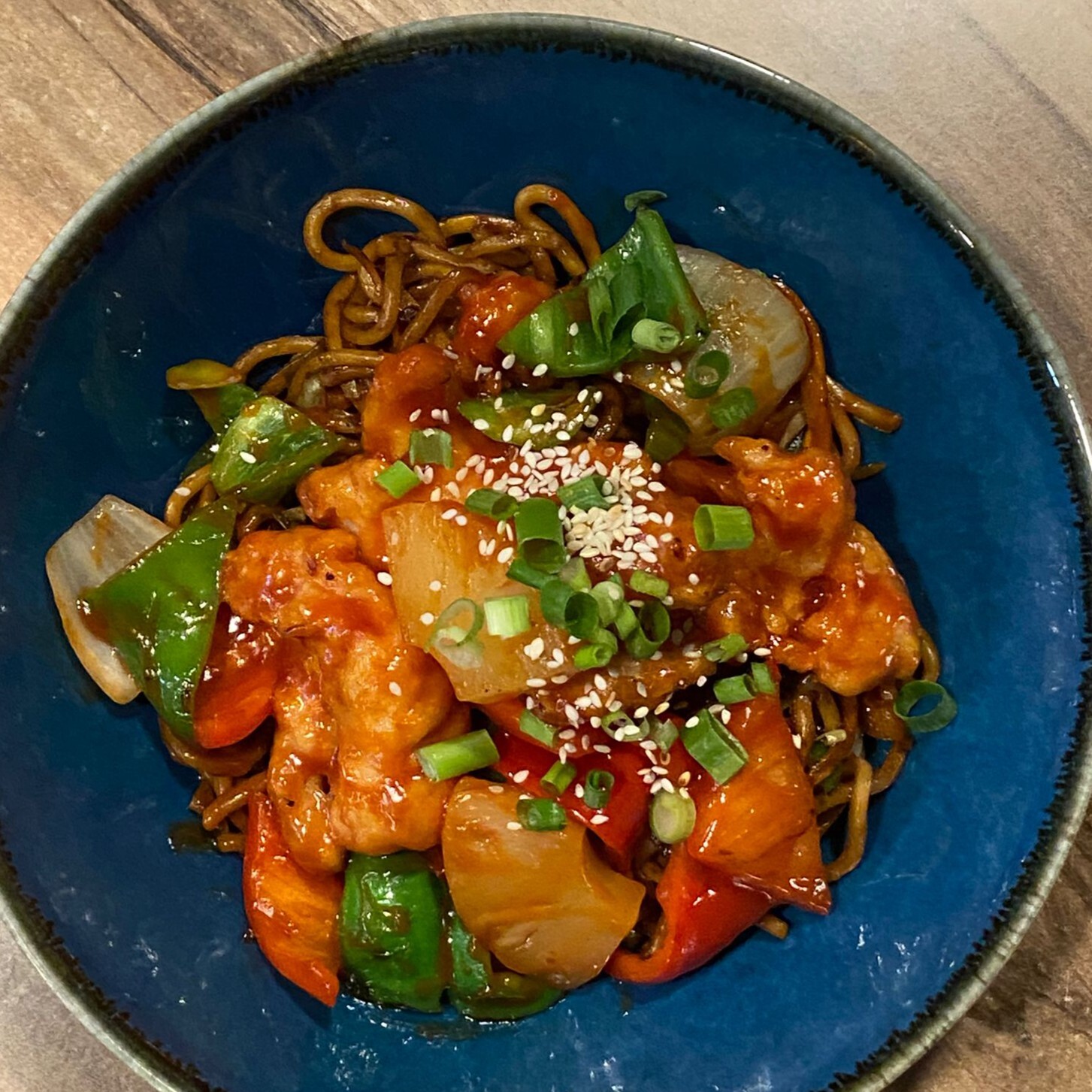 Noodle Üstü Tatlı Ekşi Tavuk