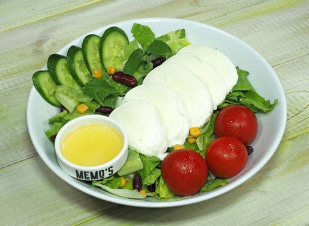 Mozarella Peynirli Salata