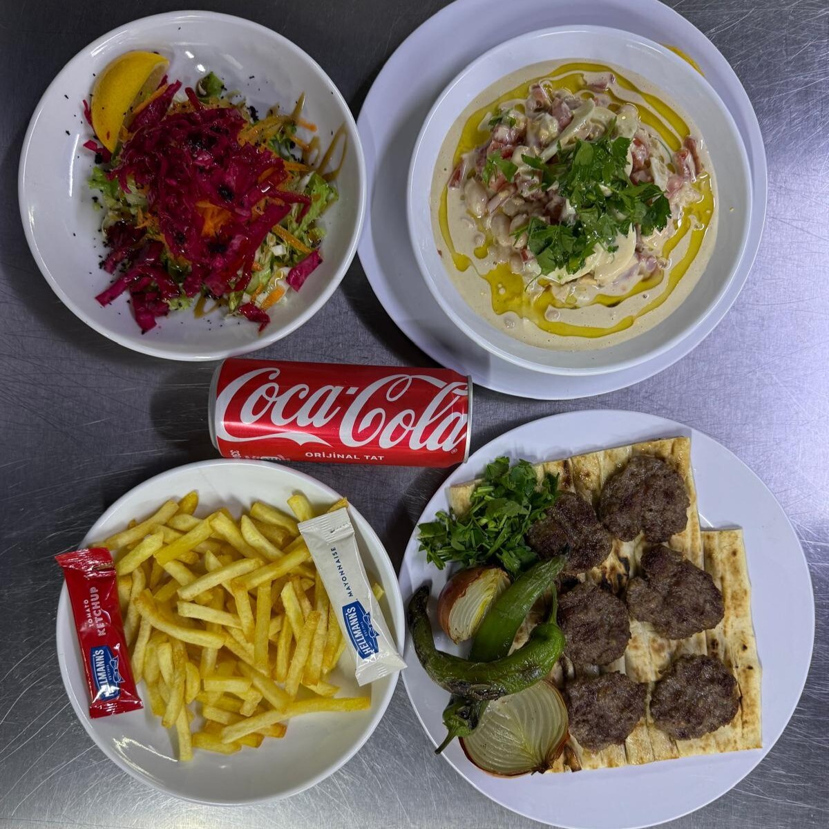 Köfte , Piyaz , Patates , Kola , Tatlı Menü