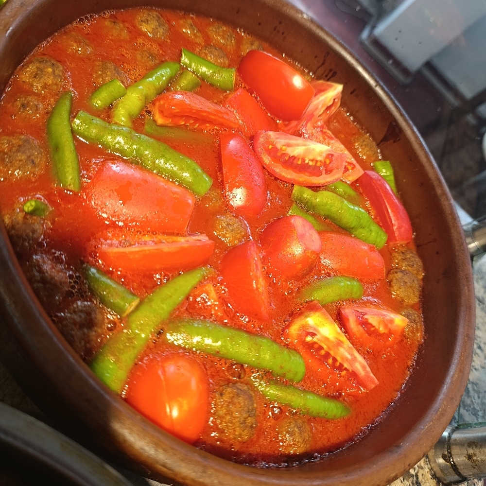 Salçalı köfte, pilav, cacık